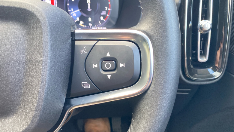 Volvo Xc40 2.0 B4P Inscription 5dr AWD Auto Petrol Estate